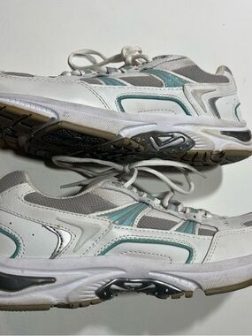 Vionic women’s walker classic size 10 white, teal, gray lots of life left.